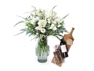 A white rich and festive white bouquet, red wine, honey & cake