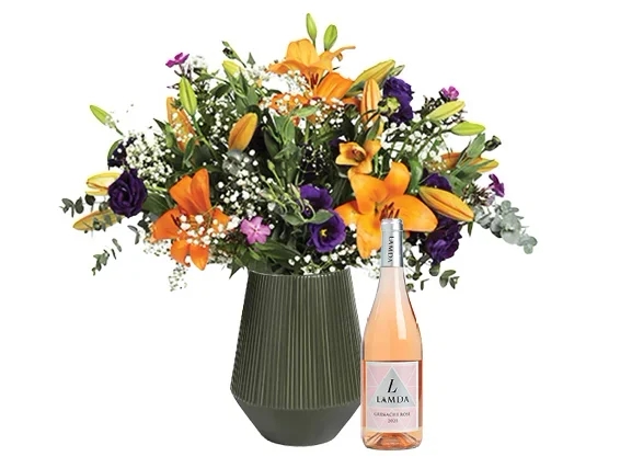 A bouquet of orange dream in a vese & rose' wine