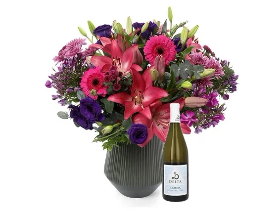 A pink & purple bouquet + white Lamda wine