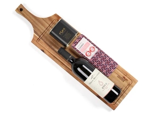 wooden tray , red wine , chooclet