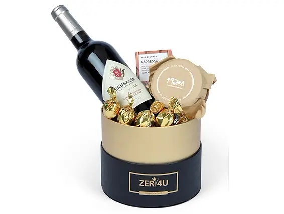 Dana Gift-wrap: red wine, honey jar & chocolate