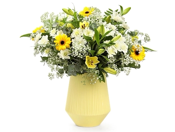 yellow and white bouquet