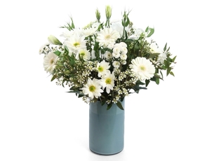 Lia Bouquet in shades of white