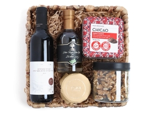 Nissan Giftwrap comes with red wine, olive oil, chocolate, walnuts and charoset in squre wooden tray