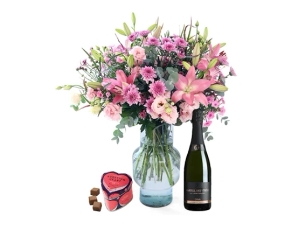 Pink Bouquet,Cava bottle & Chocolate cubes