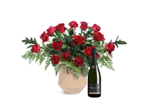 Lady in red: roses bouquet & Cava bottle