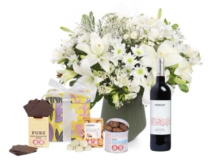 White flowers, red Wine & chocolate box