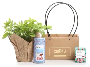 A beautiful and impressive holiday gift set containing a Utah spice pot, Favorite Chocolate (40g), a