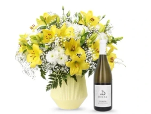 Yellow and white bouquet  plus a white Lamda wine